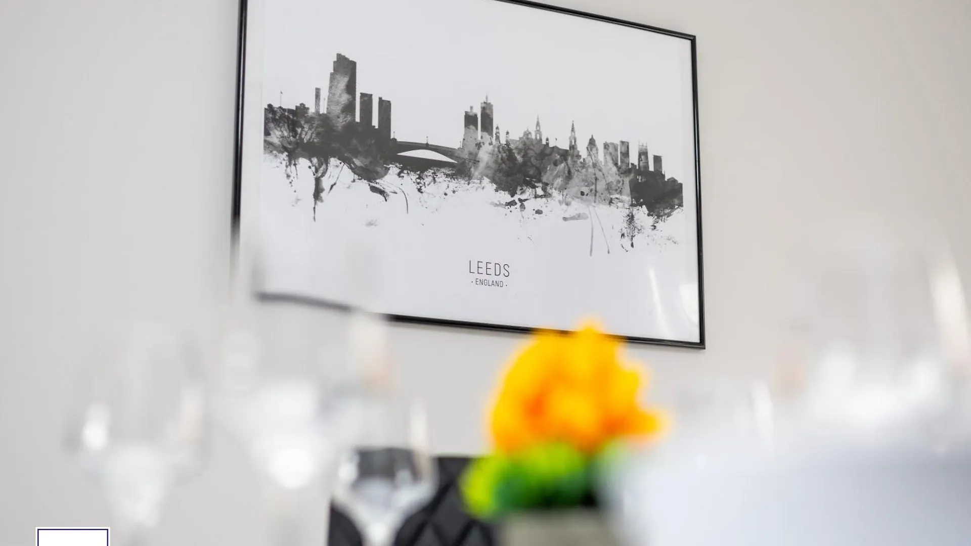Alt-Stay Leeds, M621 Junction 1 - Free Parking & Fast Wi-Fi - Fussball Table - Master En-Suite - Idea For Contractors & Long Stays Holiday home