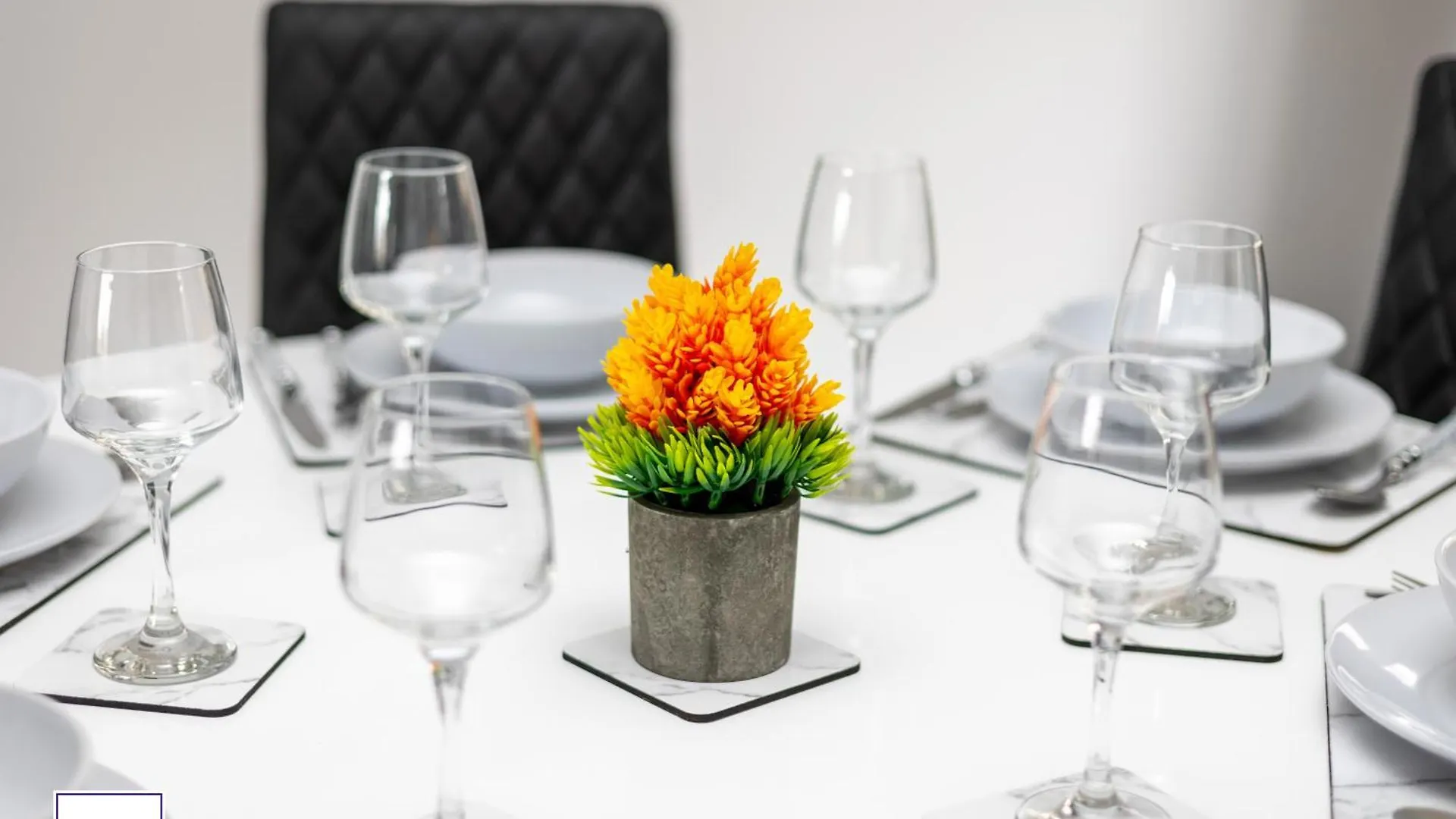 Alt-Stay Leeds, M621 Junction 1 - Free Parking & Fast Wi-Fi - Fussball Table - Master En-Suite - Idea For Contractors & Long Stays 0*, Leeds (West Yorkshire)