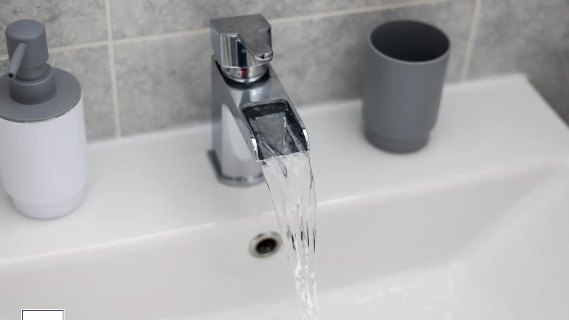 Alt-Stay Leeds, M621 Junction 1 - Free Parking & Fast Wi-Fi - Fussball Table - Master En-Suite - Idea For Contractors & Long Stays Holiday home Leeds (West Yorkshire)