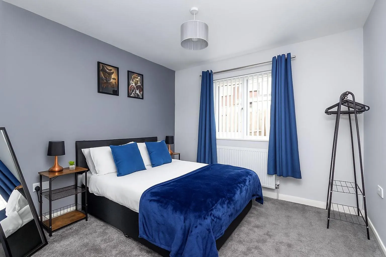 Alt-Stay Leeds, M621 Junction 1 - Free Parking & Fast Wi-Fi - Fussball Table - Master En-Suite - Idea For Contractors & Long Stays Holiday home Leeds (West Yorkshire)